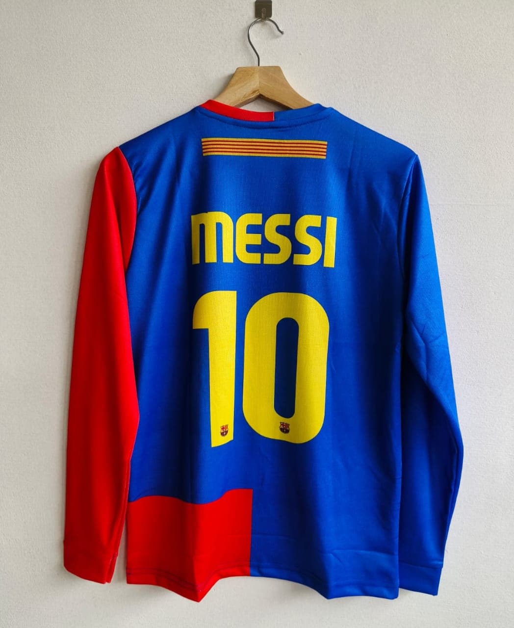 FC Barcelona home 2008-9 (MESSI) - View 2